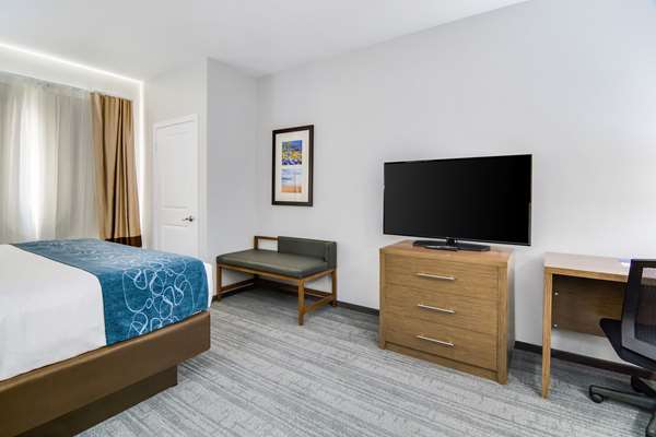Suite - Comfort Suites South Desoto - I-35, Exit 416