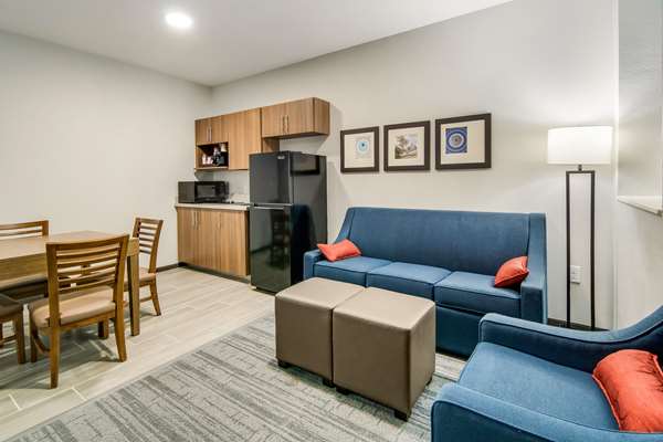 Suite - Comfort Suites South Desoto - I-35, Exit 416