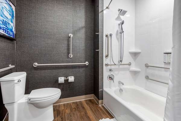  - Cambria Hotel Downtown Milwaukee - I-794, Exit 1E