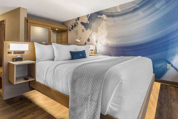  - Cambria Hotel Downtown Milwaukee - I-794, Exit 1E