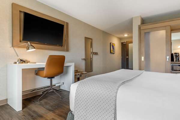  - Cambria Hotel Downtown Milwaukee - I-794, Exit 1E