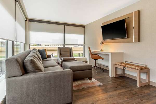 Suite - Cambria Hotel Downtown Milwaukee - I-794, Exit 1E