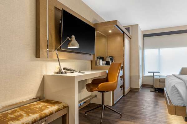  - Cambria Hotel Downtown Milwaukee - I-794, Exit 1E