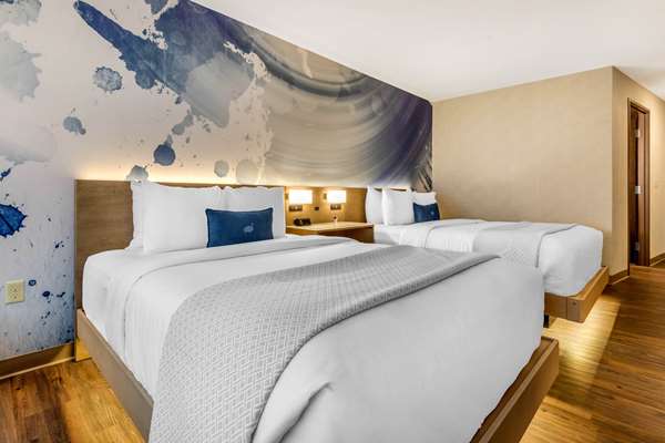  - Cambria Hotel Downtown Milwaukee - I-794, Exit 1E