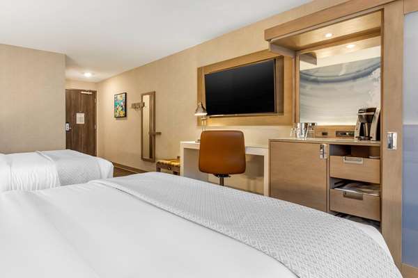  - Cambria Hotel Downtown Milwaukee - I-794, Exit 1E