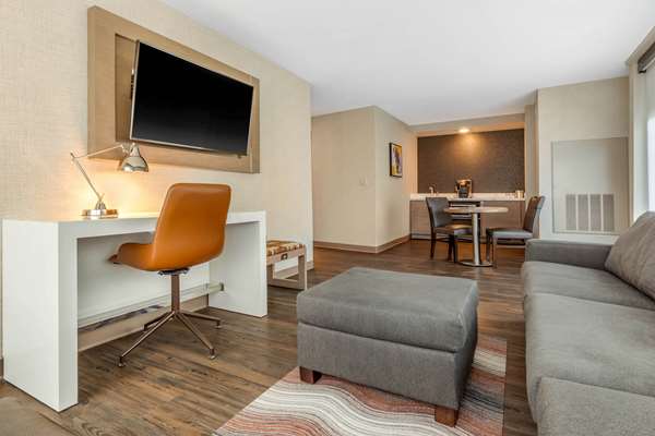 Suite - Cambria Hotel Downtown Milwaukee - I-794, Exit 1E