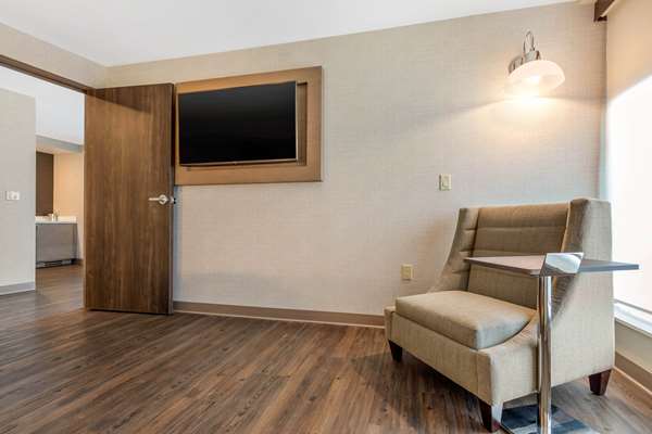 Suite - Cambria Hotel Downtown Milwaukee - I-794, Exit 1E