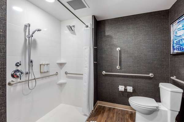  - Cambria Hotel Downtown Milwaukee - I-794, Exit 1E