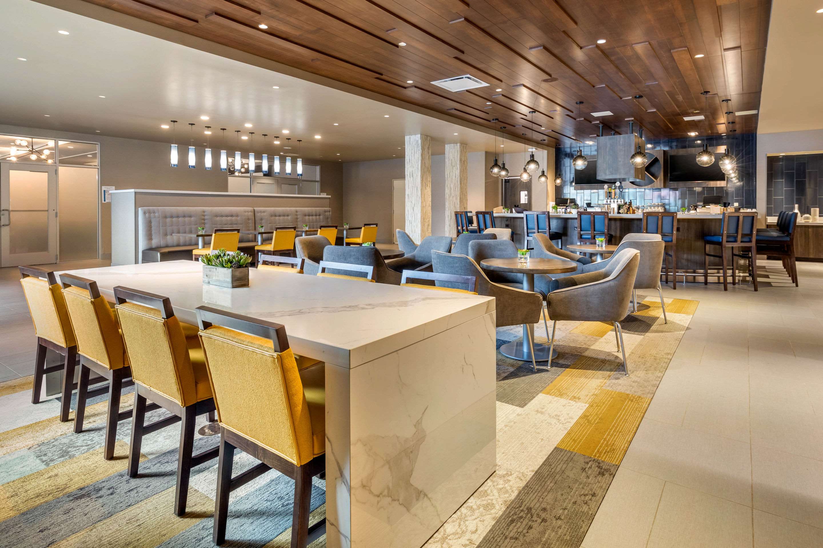 On-site restaurant | Cambria Hotel Milwaukee Downtown