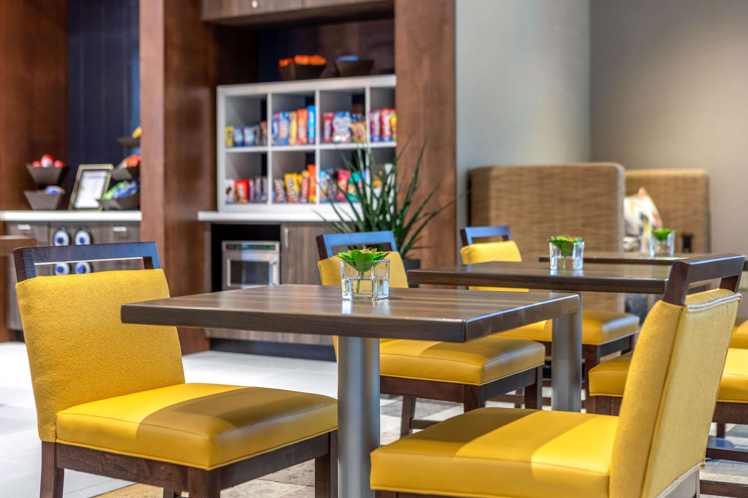 On-site restaurant | Cambria Hotel Milwaukee Downtown