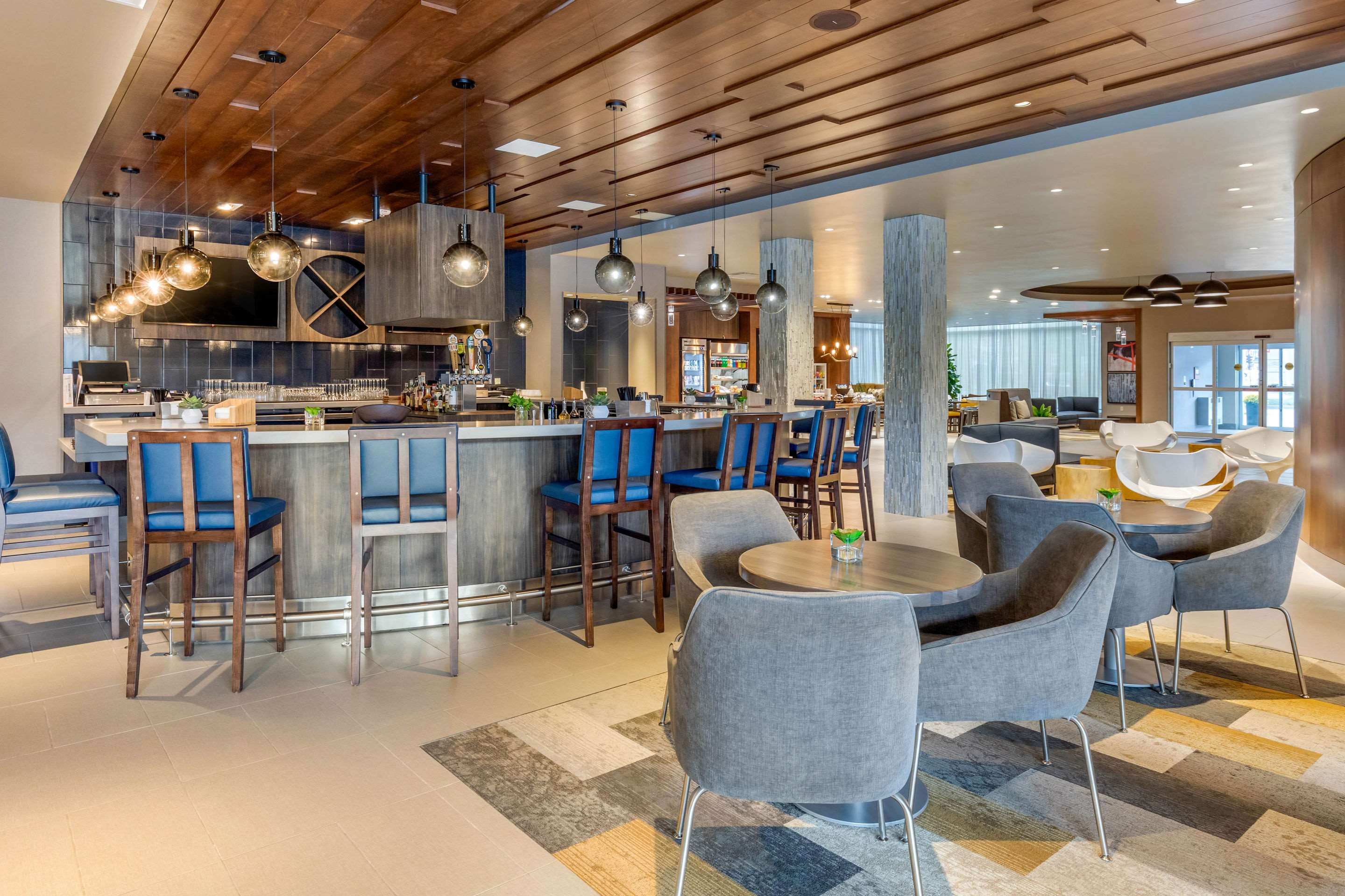 Hotel bar | Cambria Hotel Milwaukee Downtown