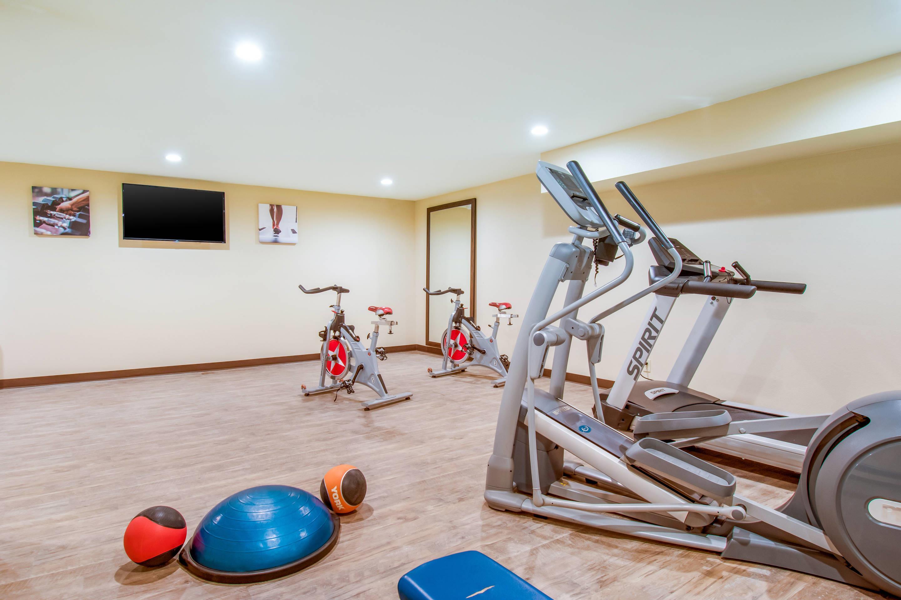Exercise room | Comfort Inn & Suites Harrisburg - Hershey West
