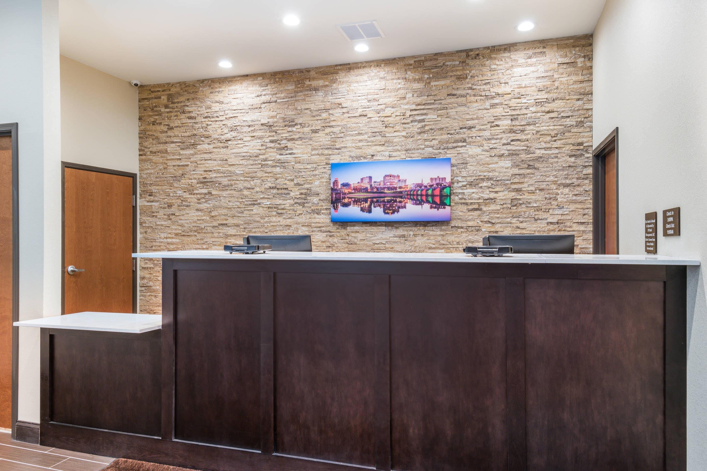 Front desk | Comfort Inn & Suites Harrisburg - Hershey West