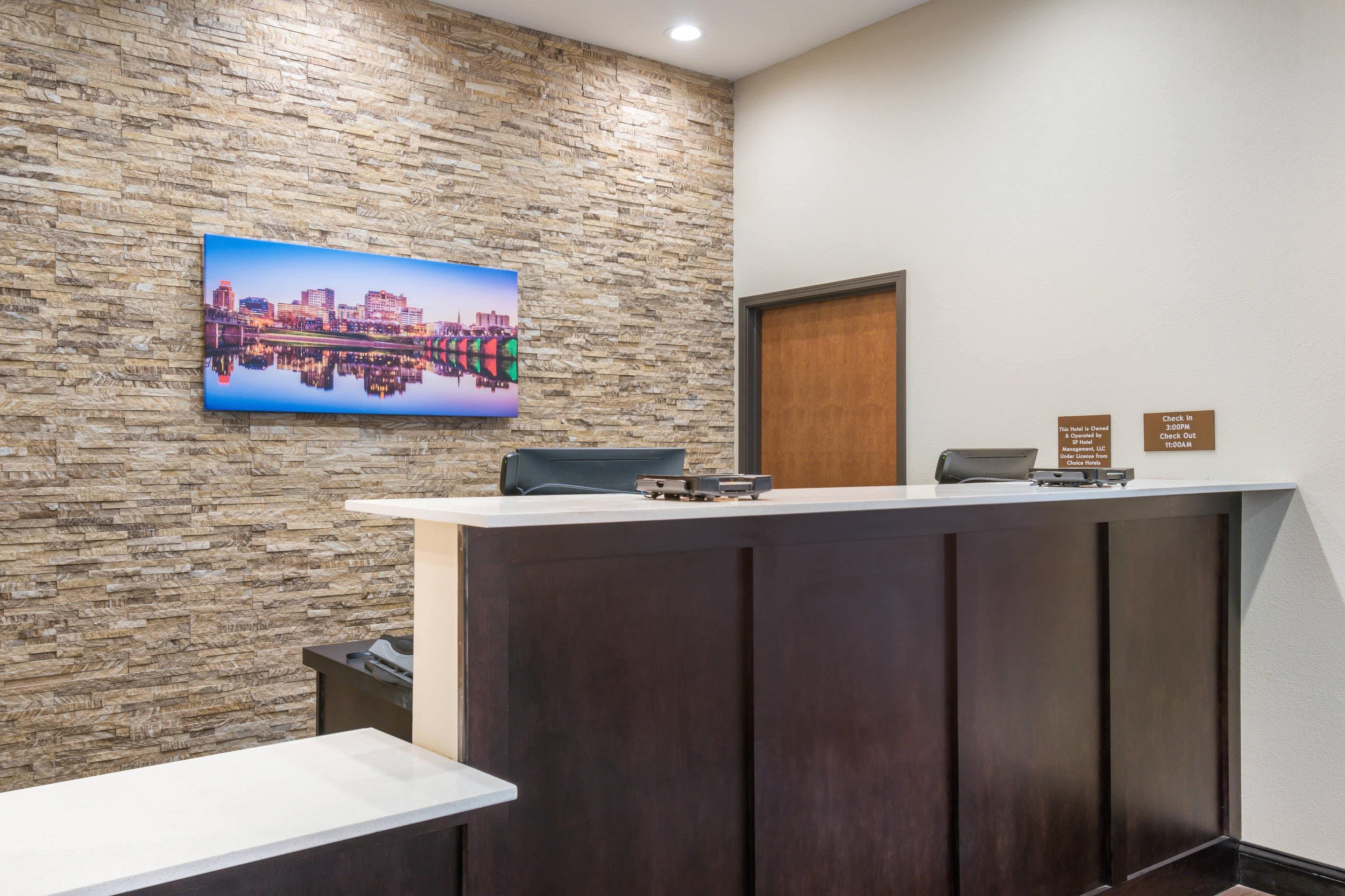 Front desk | Comfort Inn & Suites Harrisburg - Hershey West