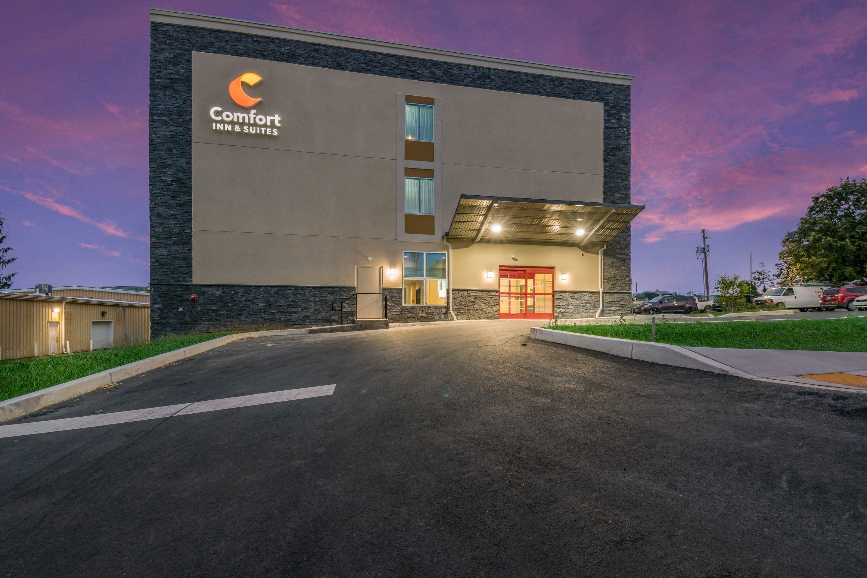 Hotel at night | Comfort Inn & Suites Harrisburg - Hershey West