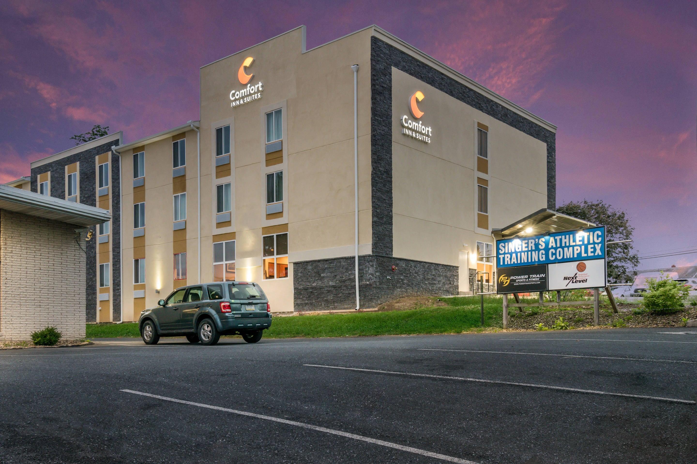 Hotel at night | Comfort Inn & Suites Harrisburg - Hershey West