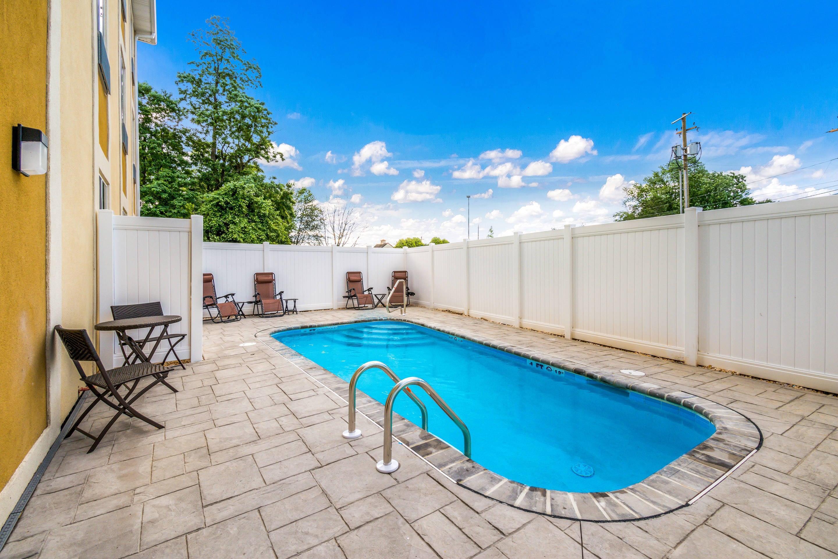 Outdoor pool | Comfort Inn & Suites Harrisburg - Hershey West