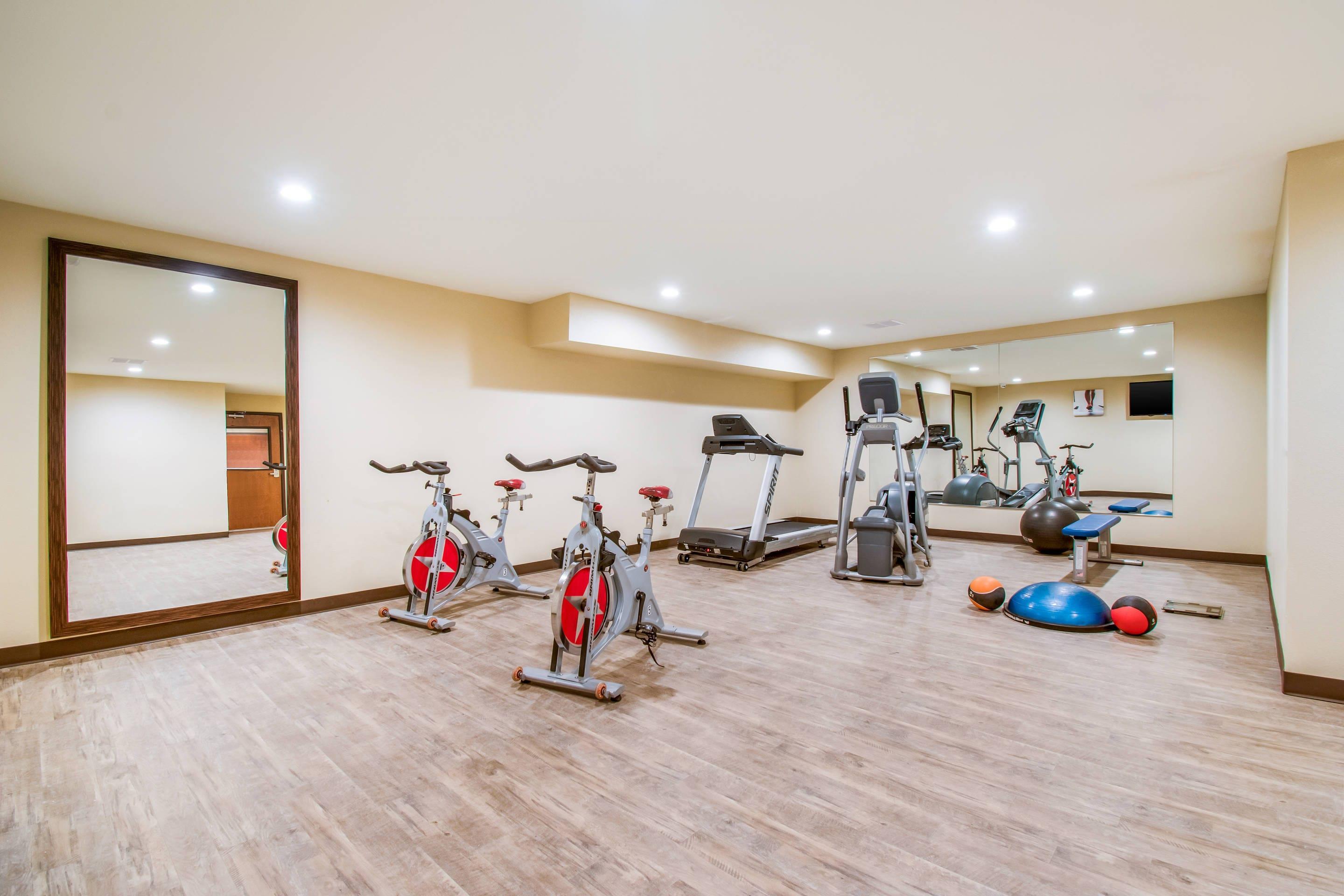 Exercise room | Comfort Inn & Suites Harrisburg - Hershey West