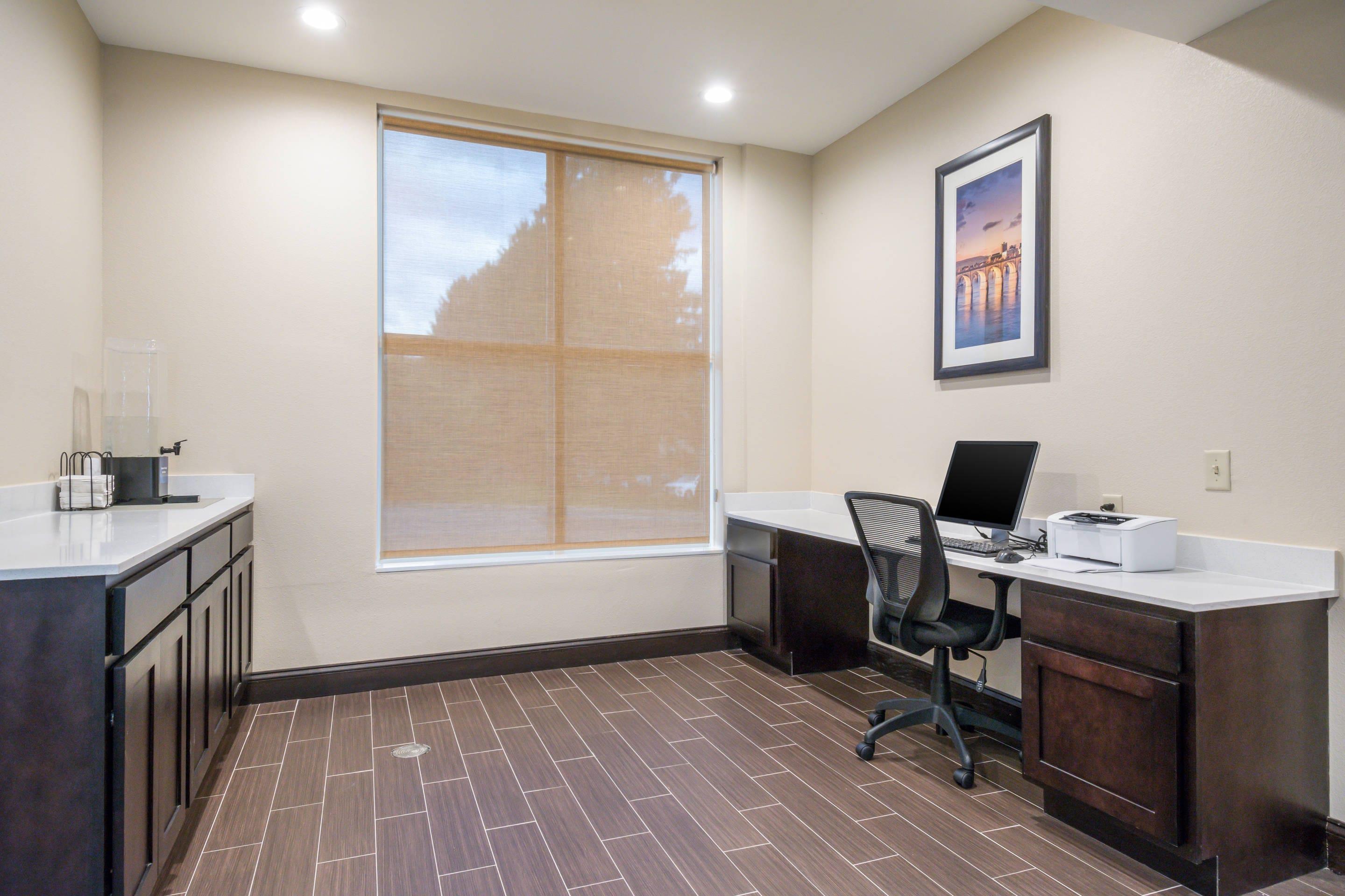 Business center | Comfort Inn & Suites Harrisburg - Hershey West