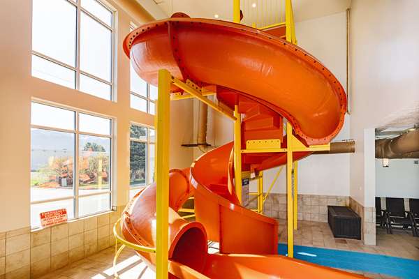 Pool - Comfort Inn Logan