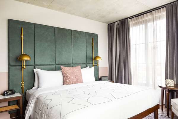  - Hoxton Hotel Fulton Market Chicago - I-90 & I-94, Exit 51B