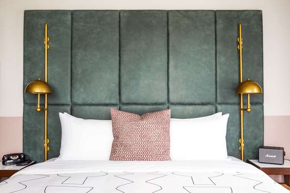  - Hoxton Hotel Fulton Market Chicago - I-90 & I-94, Exit 51B