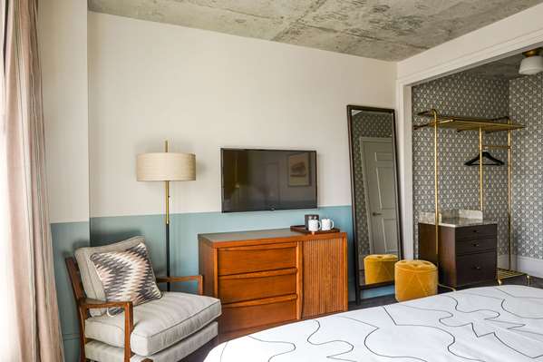  - Hoxton Hotel Fulton Market Chicago - I-90 & I-94, Exit 51B