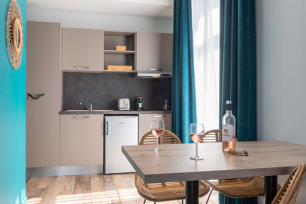 OG CHATEAU-guestroom-Guest Room,Guest Room Amenity,On-Site.jpg