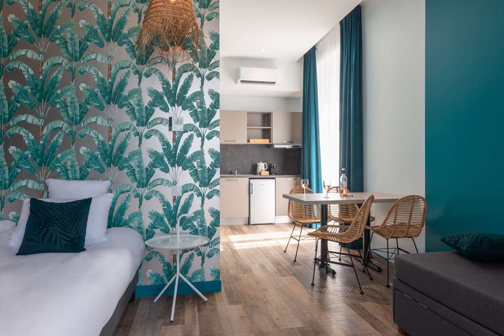 OG CHATEAU-guestroom-Guest Room,On-Site.jpg