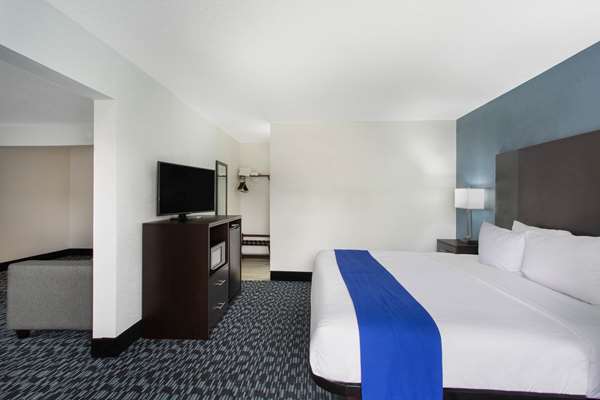 Suite - Baymont Inn & Suites Charlotte - I-85, Exit 41