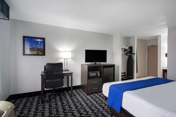 Suite - Baymont Inn & Suites Charlotte - I-85, Exit 41
