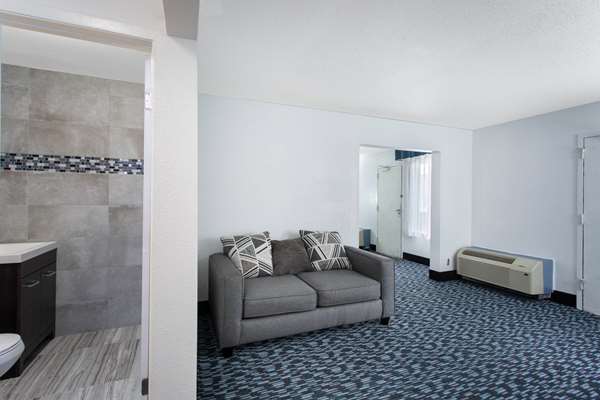 Suite - Baymont Inn & Suites Charlotte - I-85, Exit 41