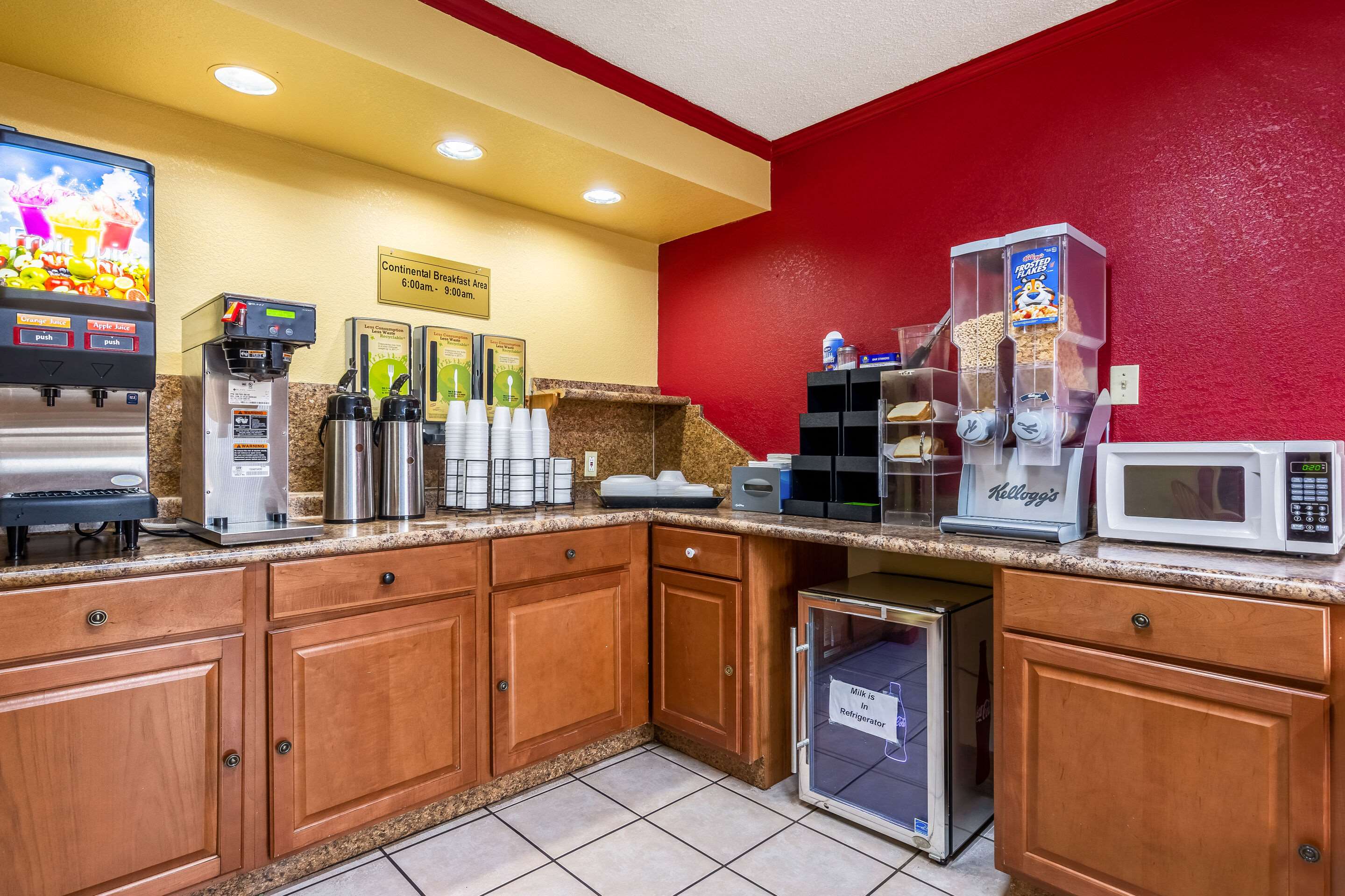 Breakfast area | Econo Lodge Charlotte Airport Area