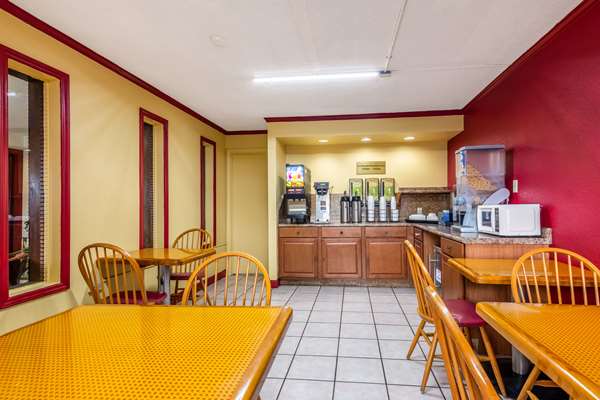 Amenities - Econo Lodge Airport Charlotte - I-85, Exit 35