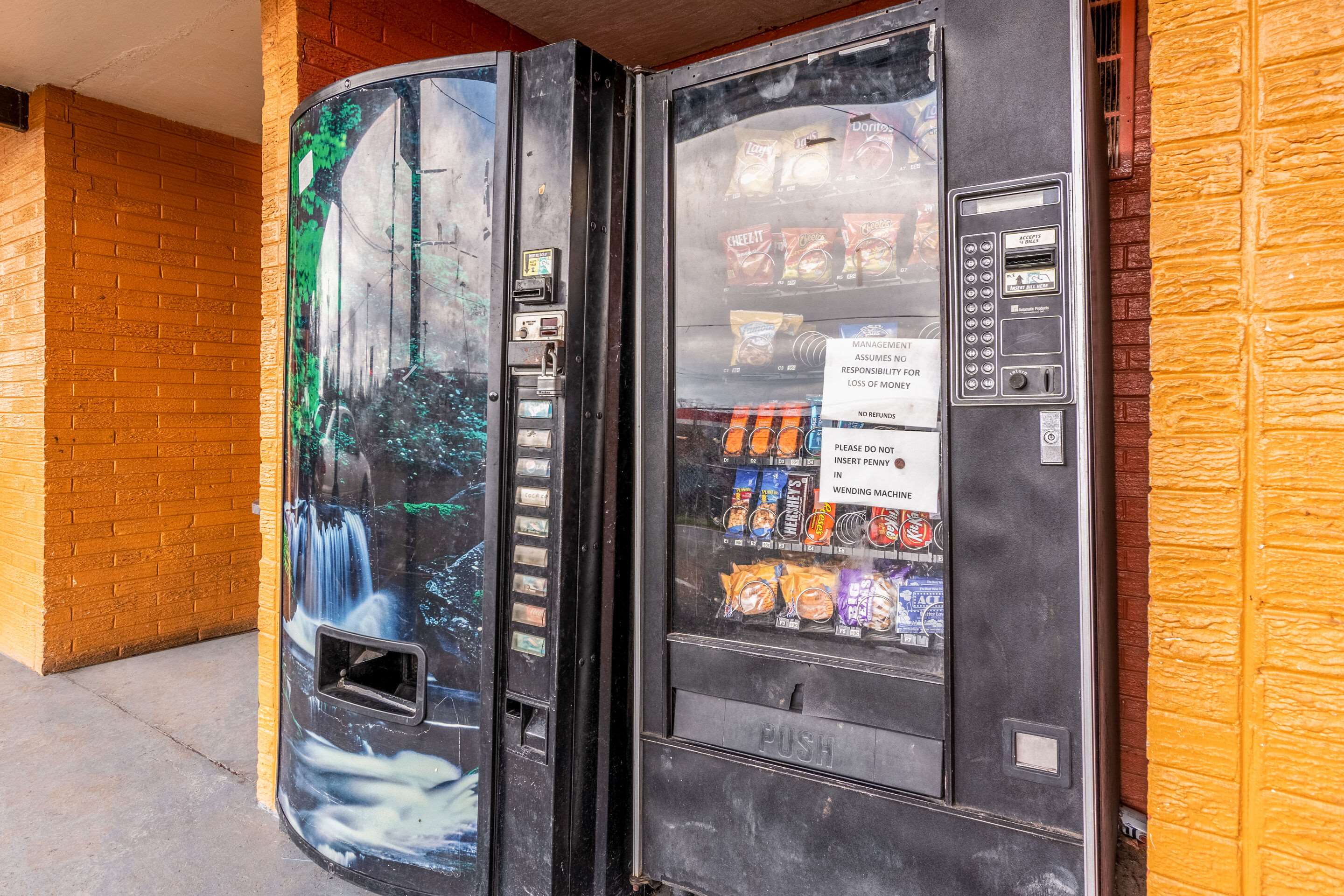 Hotel vending area | Econo Lodge Charlotte Airport Area