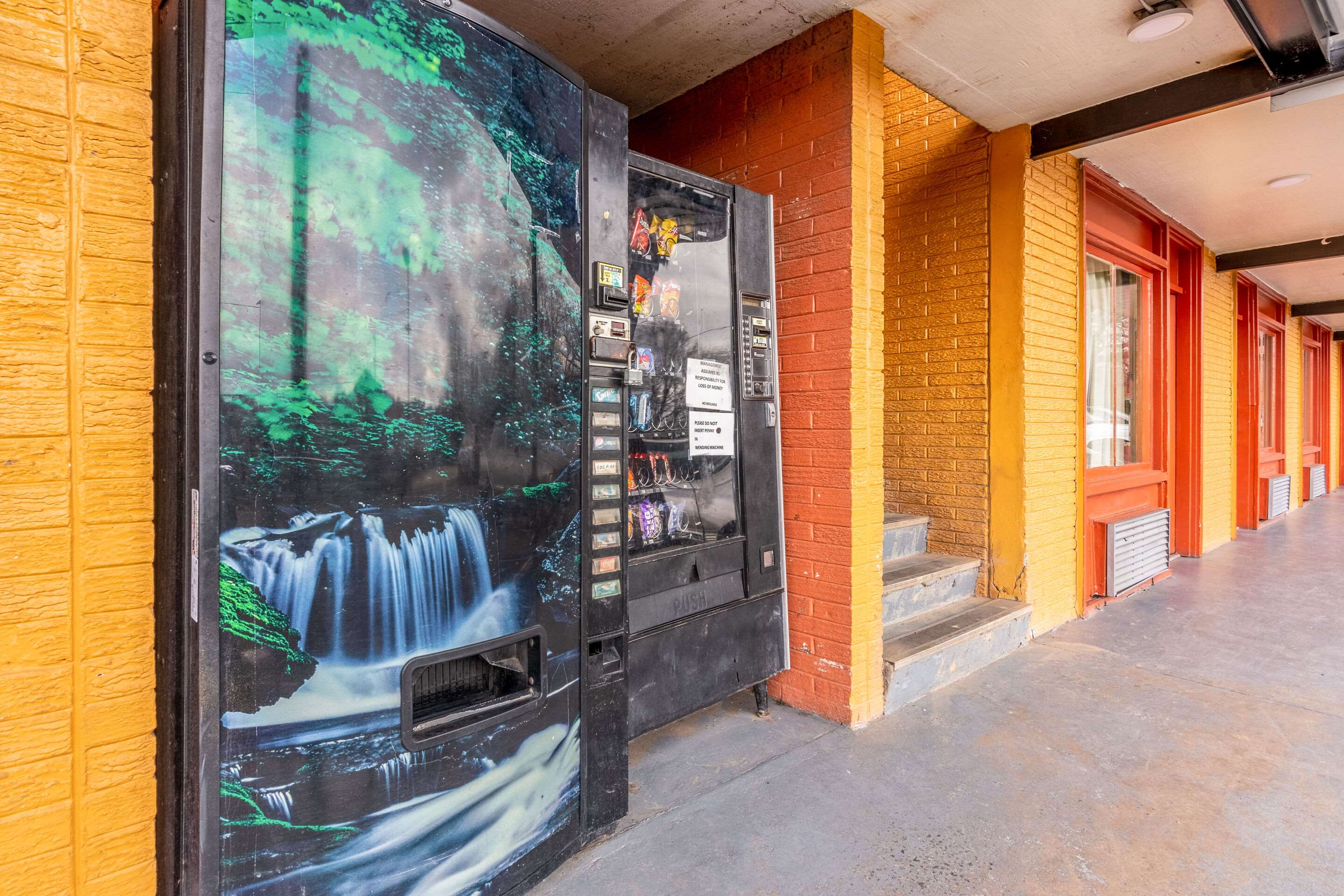 Hotel vending area | Econo Lodge Charlotte Airport Area