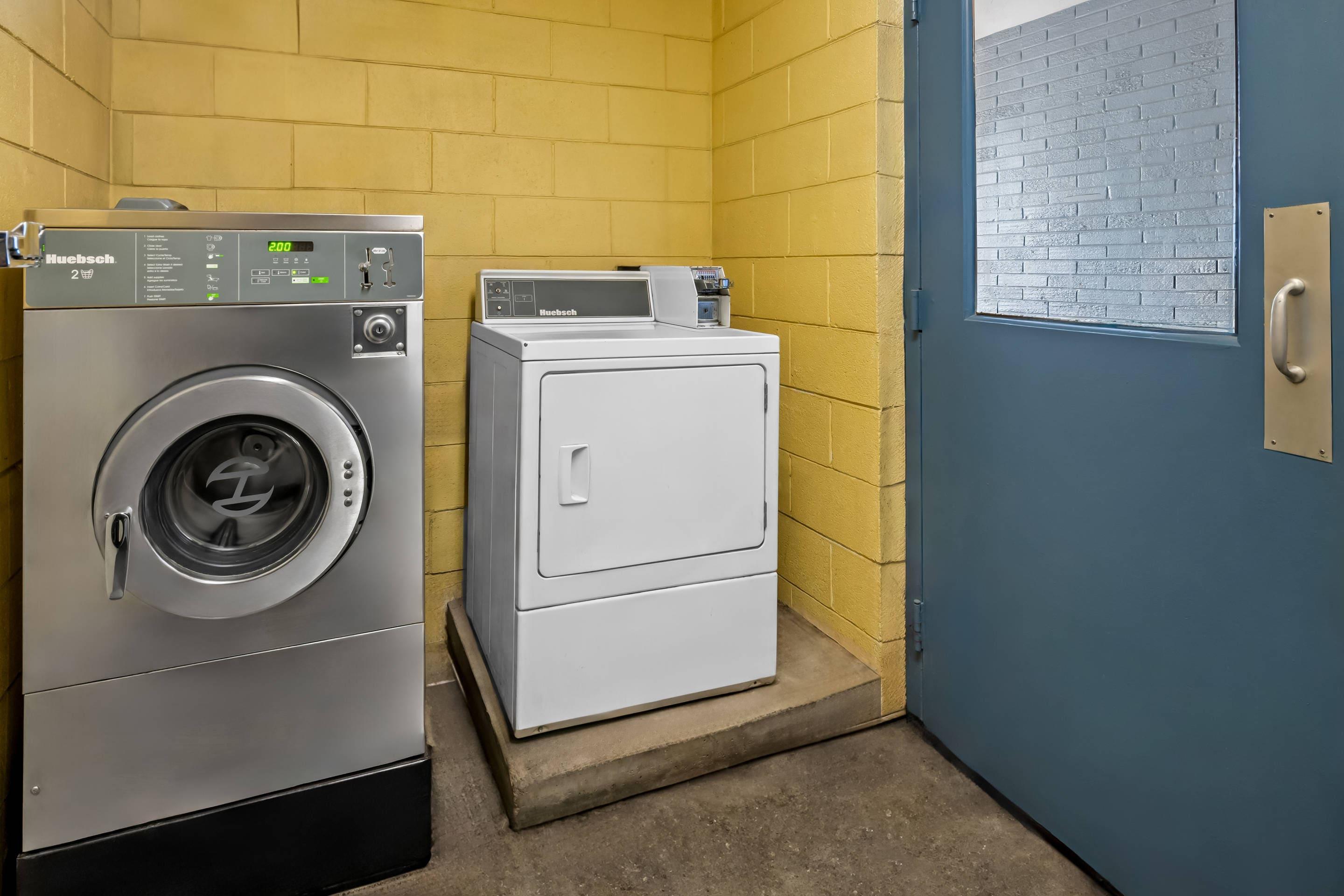 Guest laundry facilities | Econo Lodge Charlotte Airport Area