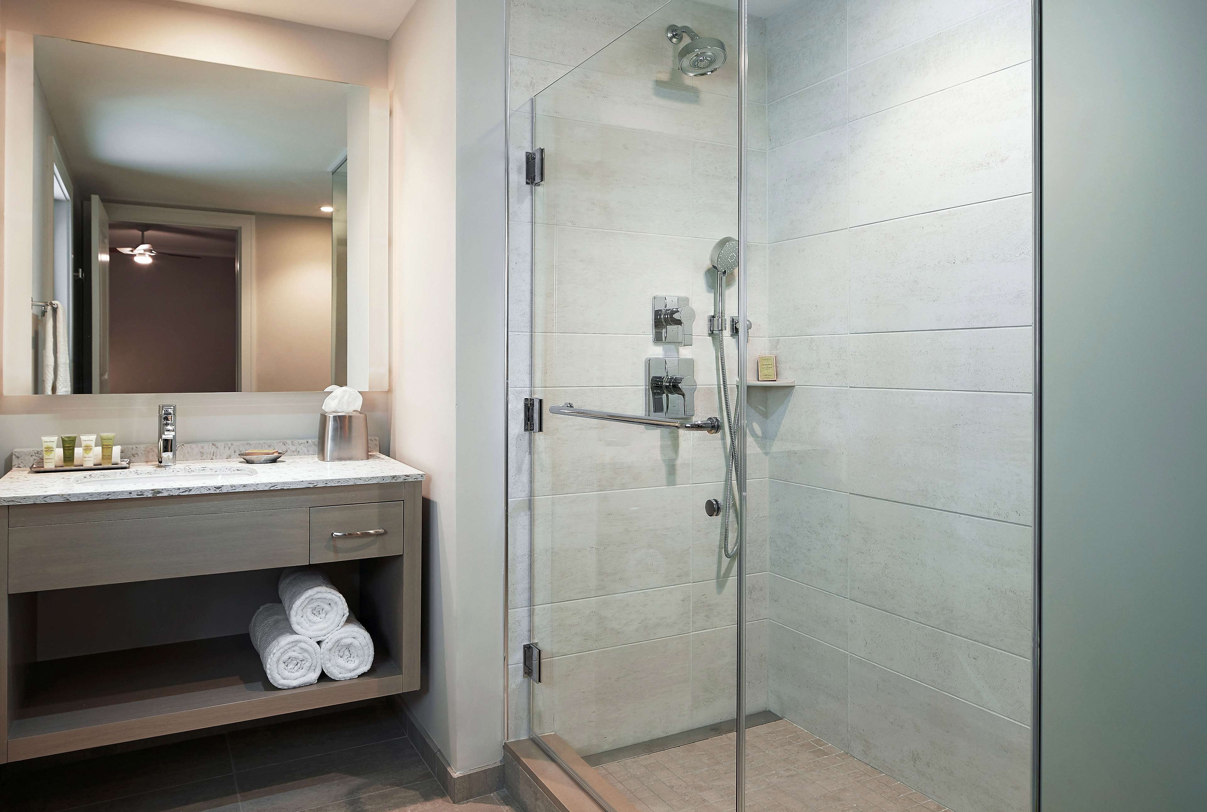 Ocean Enclave by Hilton Grand Vacations Room Type - 1-BDRM OCN VW HEAR ACC 1KG
