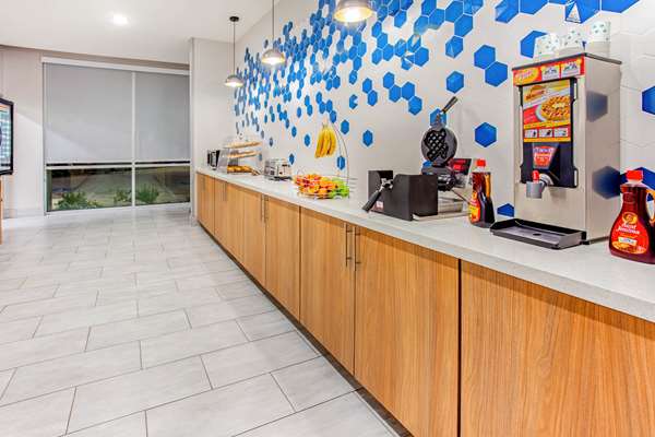  - La Quinta Inn & Suites San Antonio - I-35, Exit 168