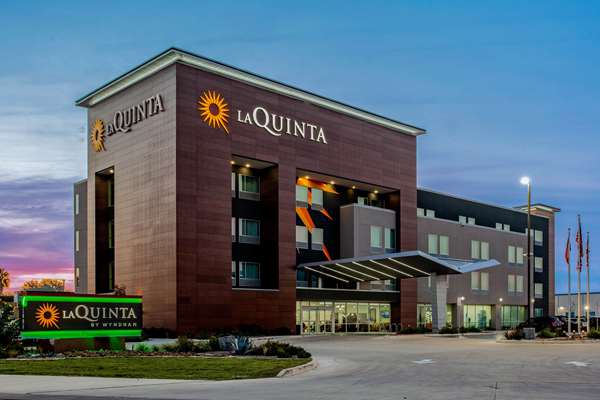 Exterior view - La Quinta Inn & Suites San Antonio - I-35, Exit 168
