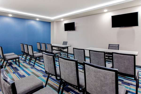  - La Quinta Inn & Suites San Antonio - I-35, Exit 168