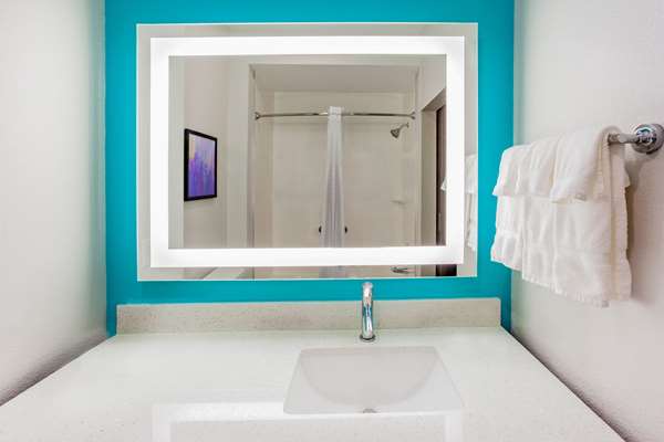  - La Quinta Inn & Suites San Antonio - I-35, Exit 168