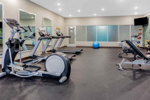 Fitness/ Exercise Room - La Quinta Inn & Suites San Antonio - I-35, Exit 168