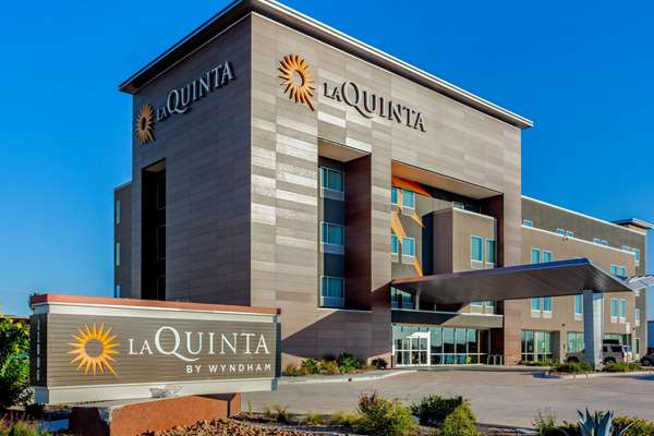 Exterior view - La Quinta Inn & Suites San Antonio - I-35, Exit 168