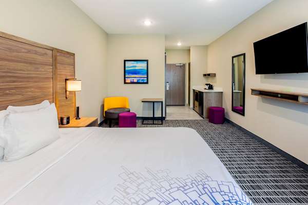  - La Quinta Inn & Suites San Antonio - I-35, Exit 168