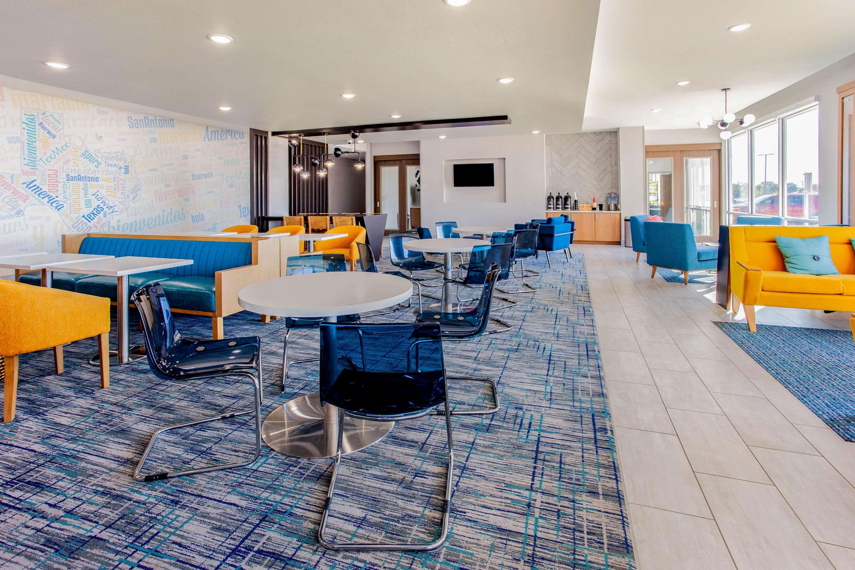 Lobby | La Quinta Inn & Suites by Wyndham San Antonio Alamo City