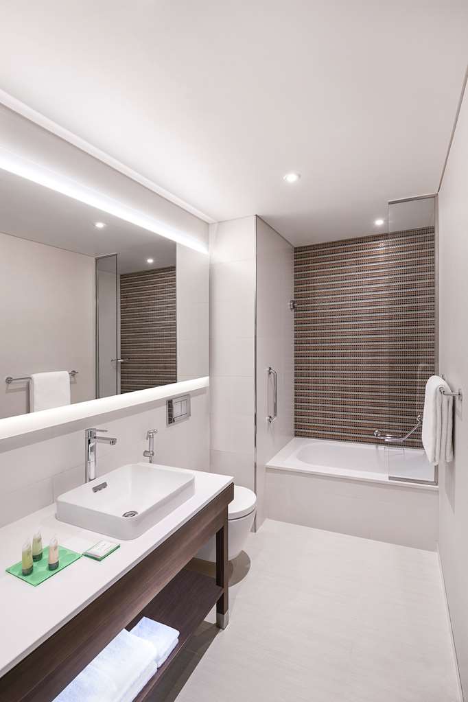 HYATT PLACE DUBAI WASL DISTRICT-guestroom-Guest Room,Bathroom,On-Site.jpg