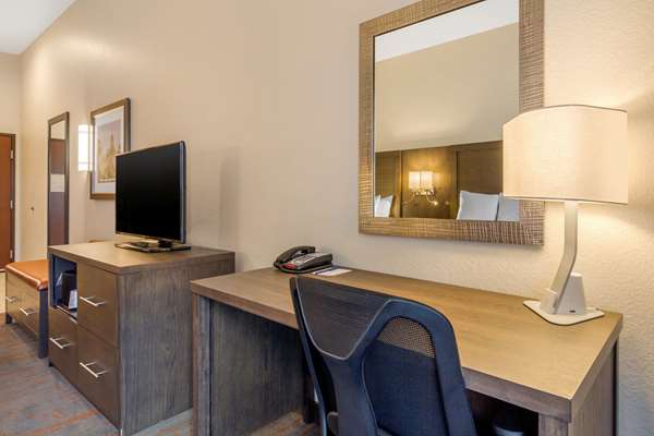 Suite - Comfort Inn & Suites Brighton - I-76, Exit 21