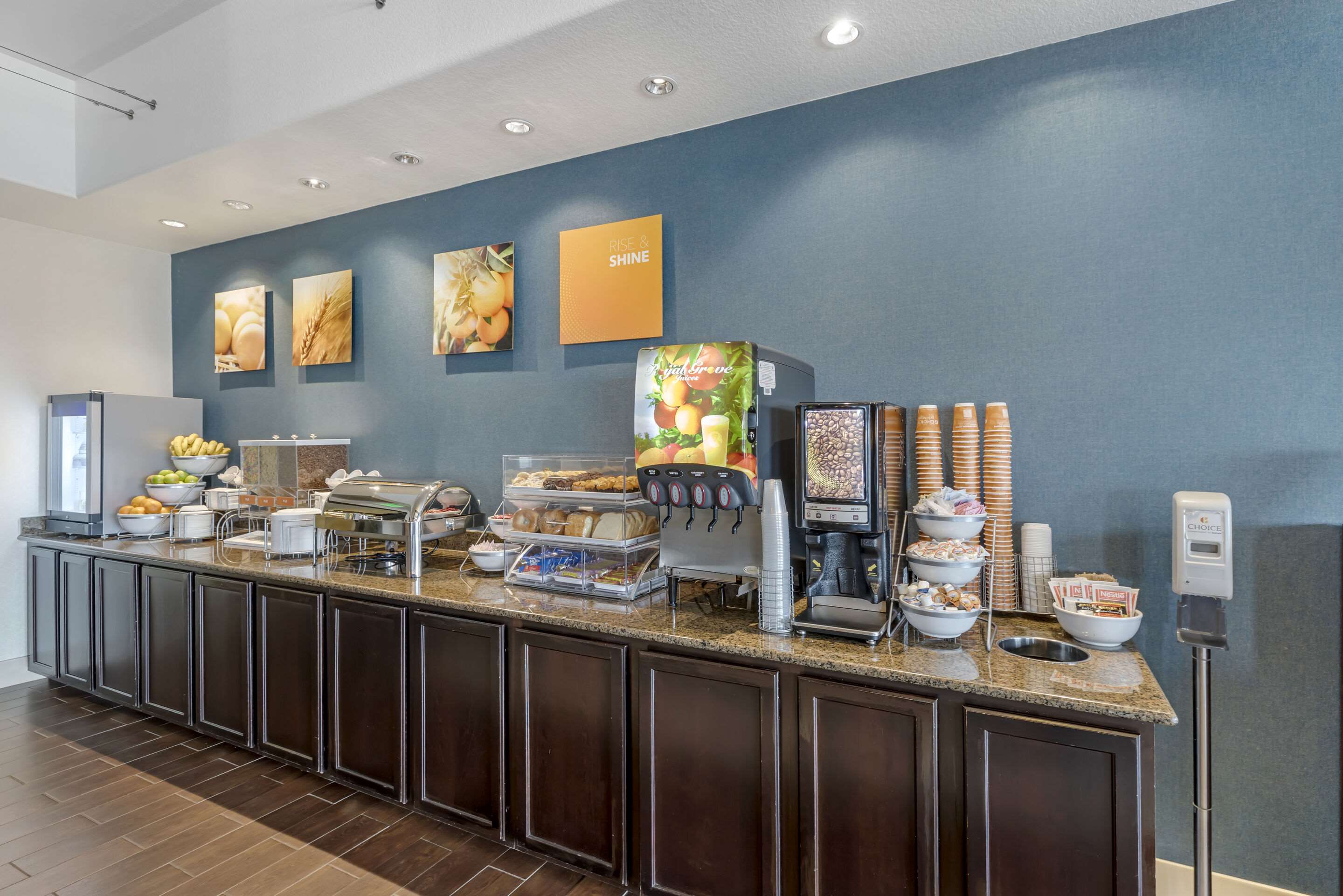Breakfast area | Comfort Inn & Suites Brighton Denver NE Medical Center