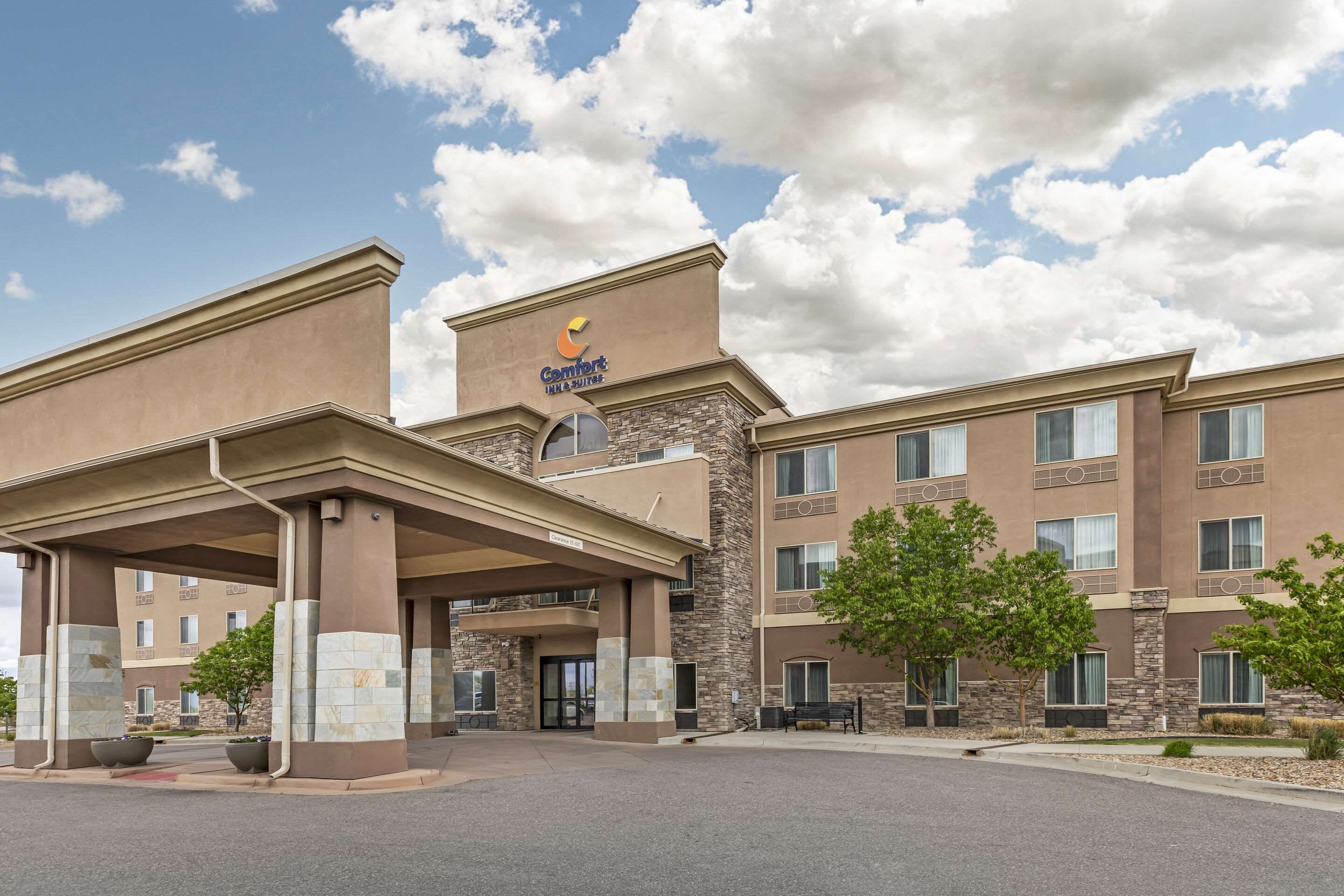 Hotel exterior | Comfort Inn & Suites Brighton Denver NE Medical Center